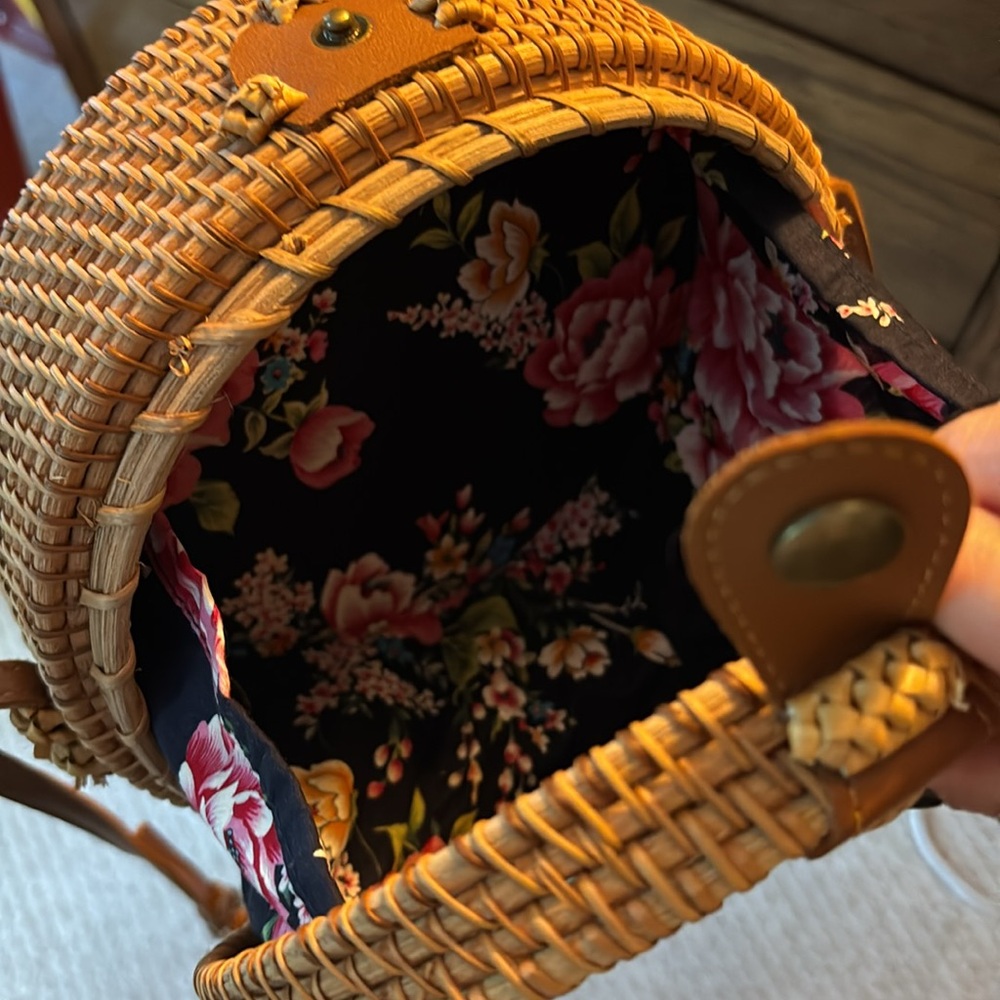 Round Woven Tan Crossbody Bag - Picture 3 of 4